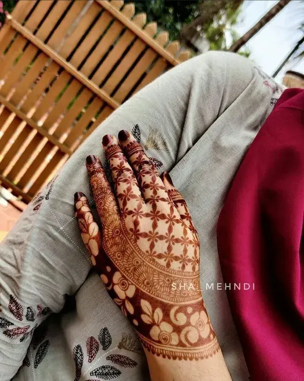 Elegant Mehndi Designs For Girls