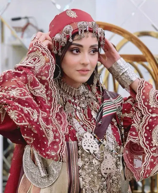 libyan woman in traditional libyan wear 🇱🇾