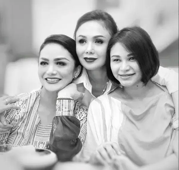 8 Potret Kartika Sary Adik KD &amp; Yuni Shara, Cantik Berparas Mirip Rossa