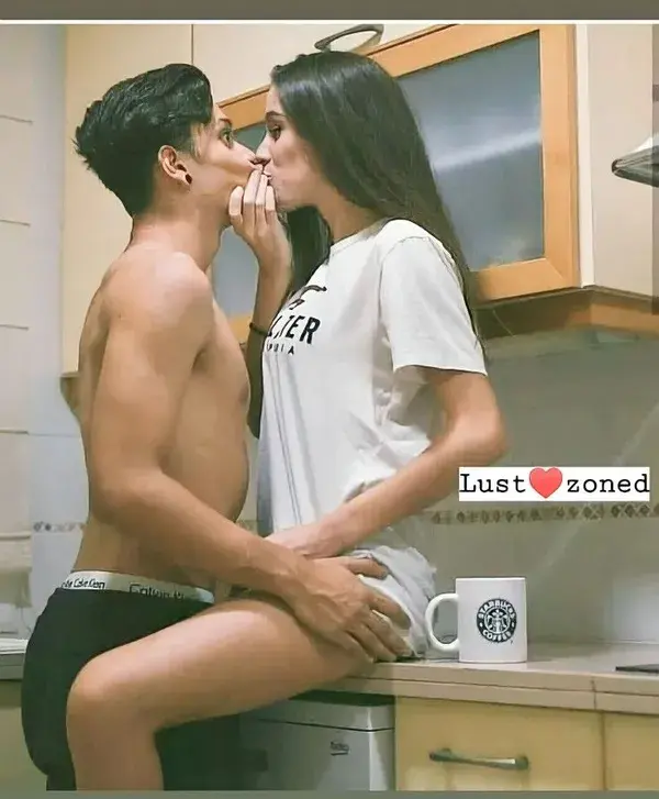 Couple kiss dp🥵🔥