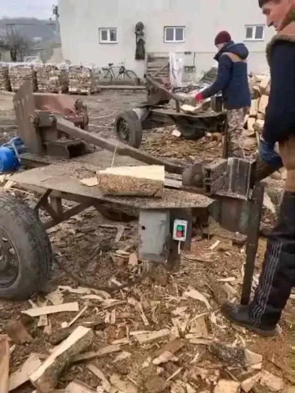 Log splitting in the Ukraine