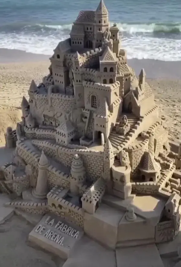 AMAZING SAND SCULPTURE 😍