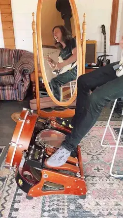 👣 Paranoid — Foot drum cover 📷 Lucas Day