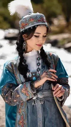 Turkic national dress
@turkic.media.group