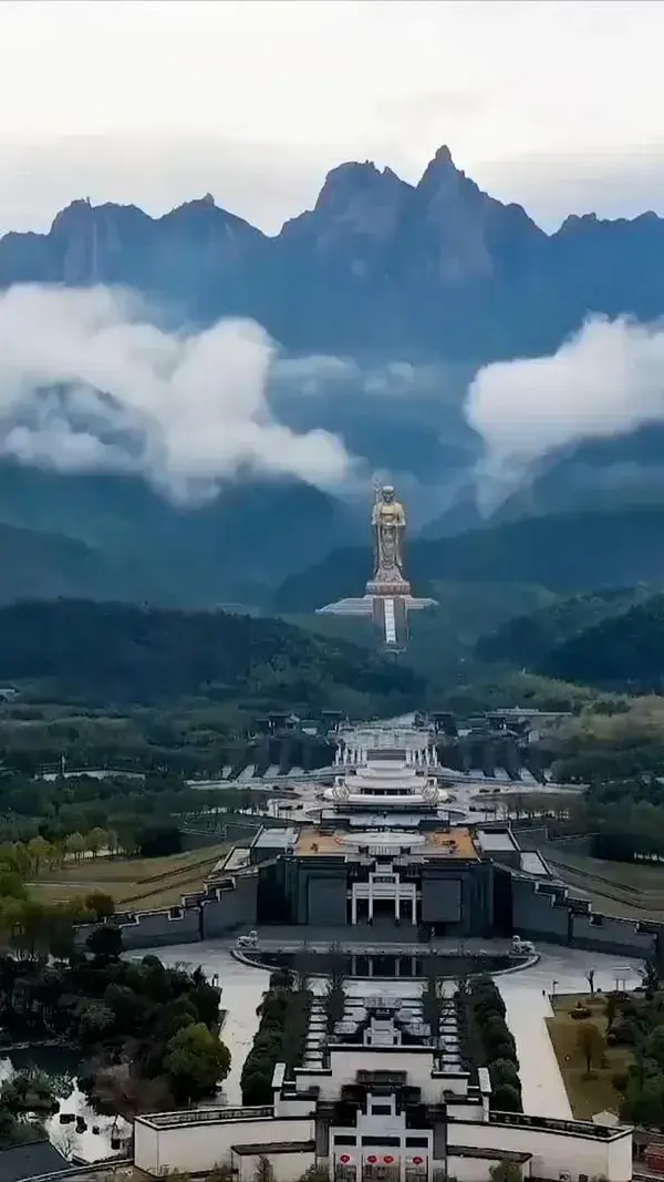 Jiuhuashan Giant Buddha!