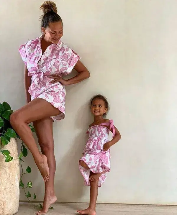 Chrissy Teigen Twins With Daughter Luna