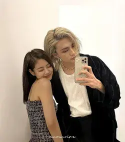 Hyunjin and Jennie