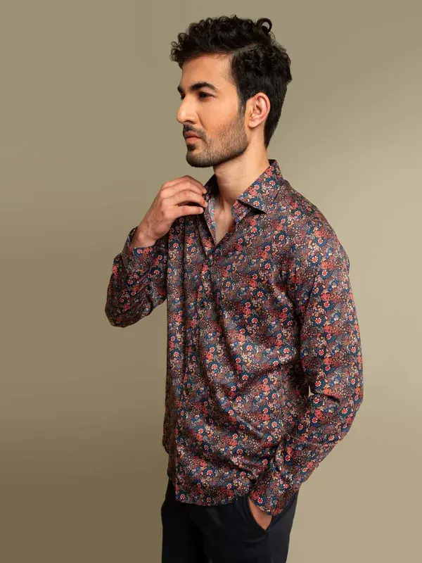 Modern take on shirting, this floral printed shirt is crafted precisely