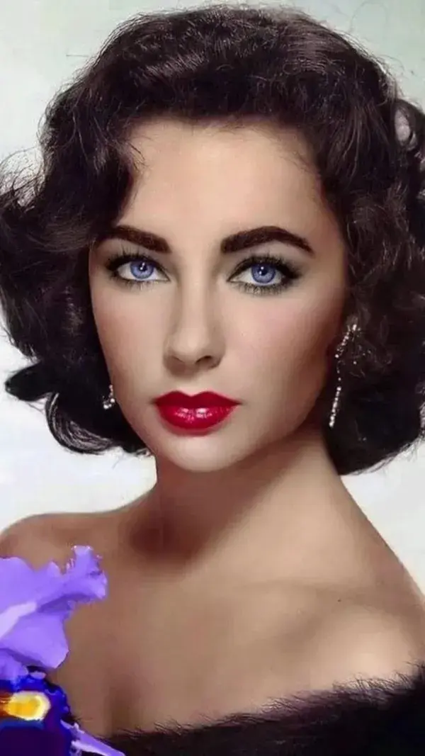 Elizabeth Taylor, Queen Of Hollywood SuperStar Glamor Fashión Beautiful Divaz