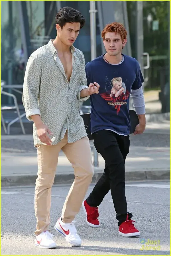 www.justjaredjr.com