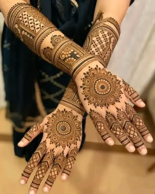 Simple front hand for mehandi design