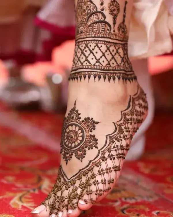  Looking for the Best Henna Designs? Scroll Through Our List!