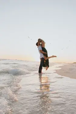 Sami + Alex // Destin Florida Beach Sunset Session - baremomentsphotography.com | Couples beach phot