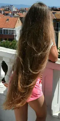 womenwithbeautifulhair.tumblr.com