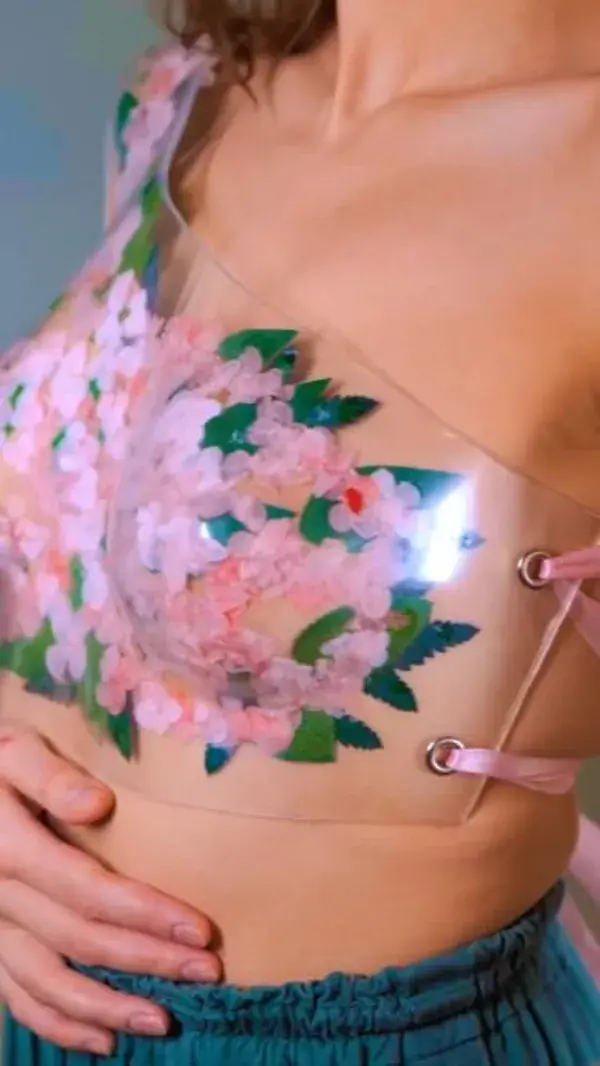 DIY clothes out of plastic with flowers! 🌸 So beautiful!