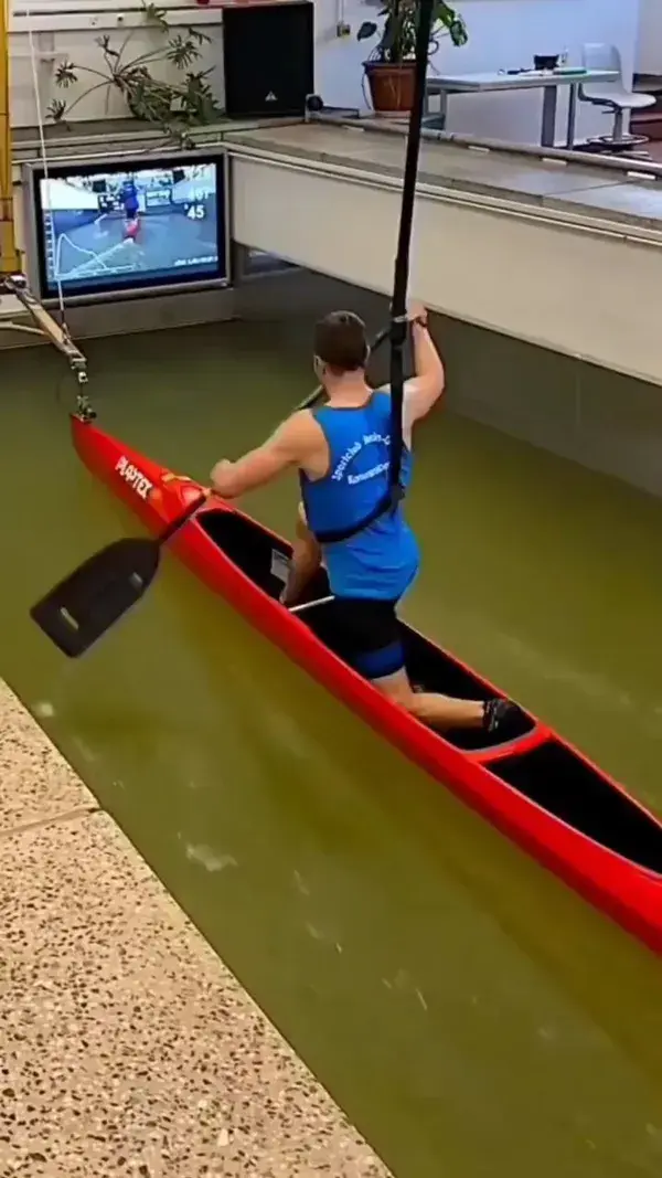 Conrad Scheibner canoe pool training! 🛶🛶🛶🔥