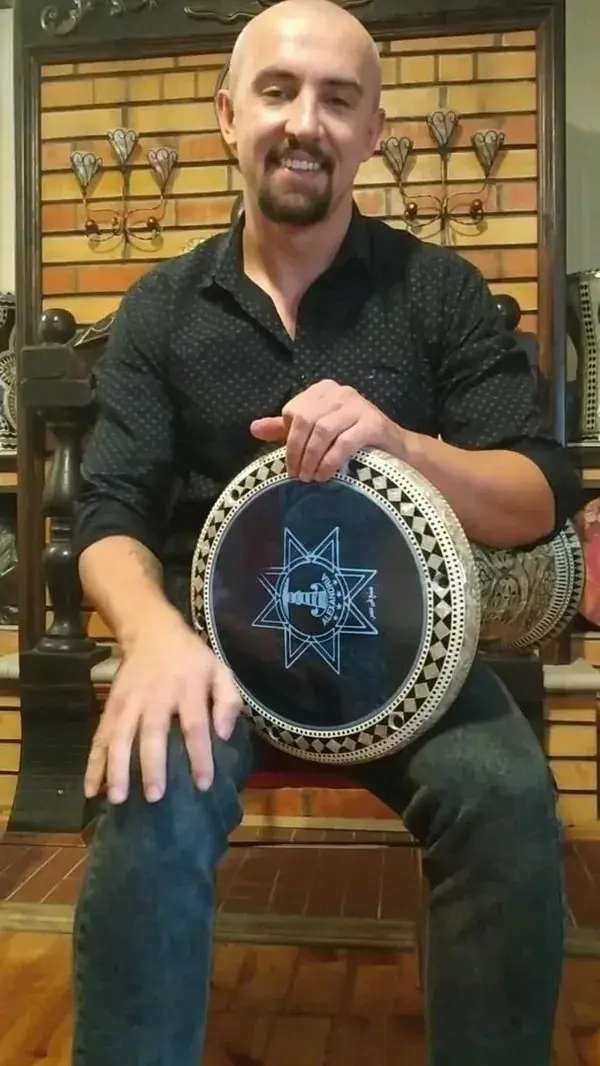 🇺🇦 Vitalii from Ukraine 🇺🇦 beat the corona with amazing solo darbuka. 