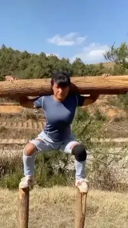 Impressive work-out using a piece of wood