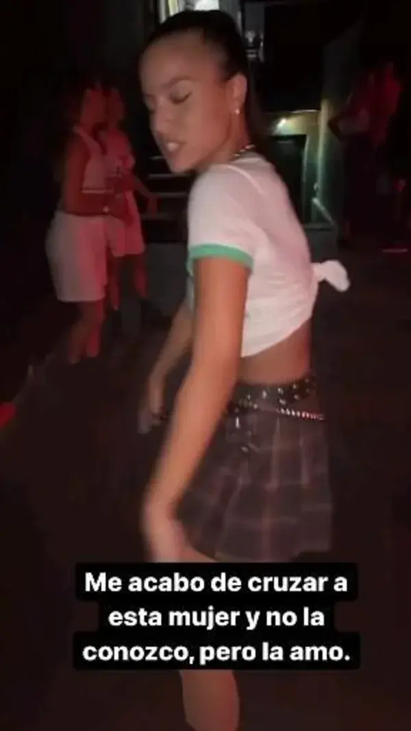 Emilia Mernes bailando