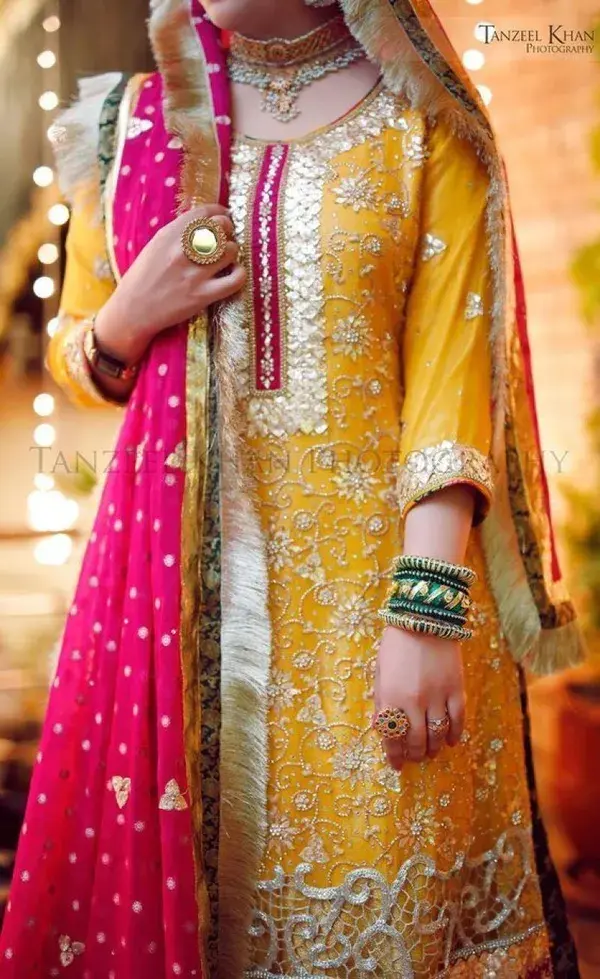 TOP LATEST BEAUTIFUL AND STYLISH GIRLS MAYUO & MEHNDI DRESS DESIGN COLLECTION