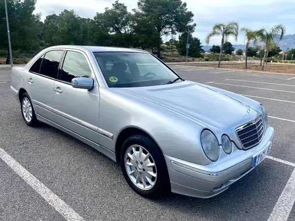 Mercedes-Benz Clase E 2001