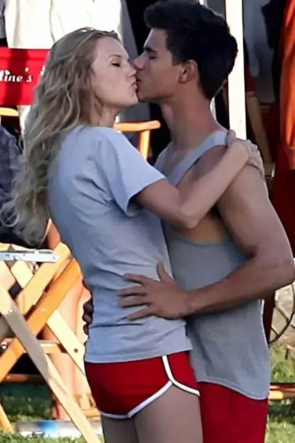 taylor swift hot kisses