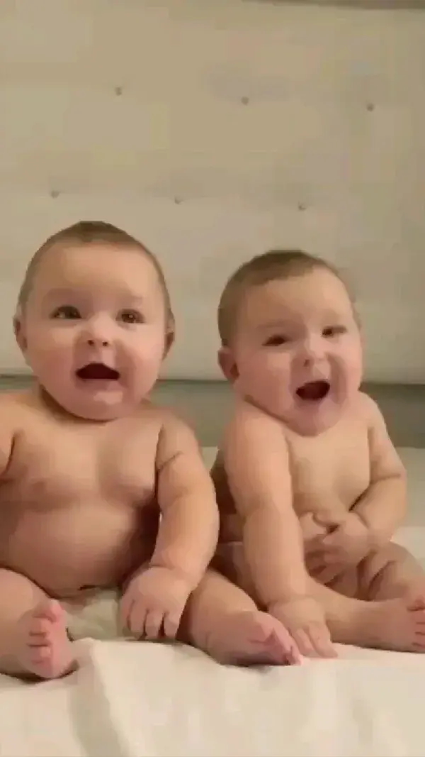 Cute Twins 😍😘😘