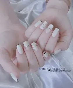 Nail trắng