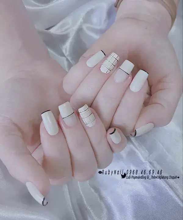 Nail trắng