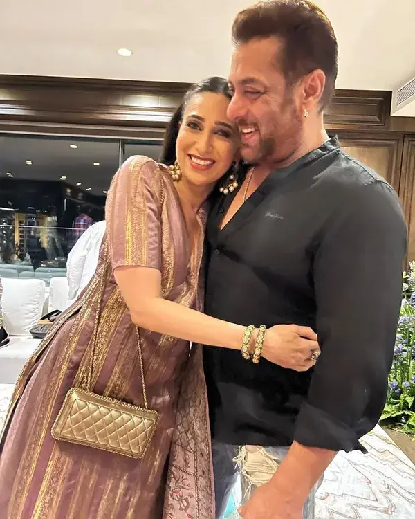 After Second Marriage Karishma Kapoor Attend Arpita Khan Eid Party with Salman Khan