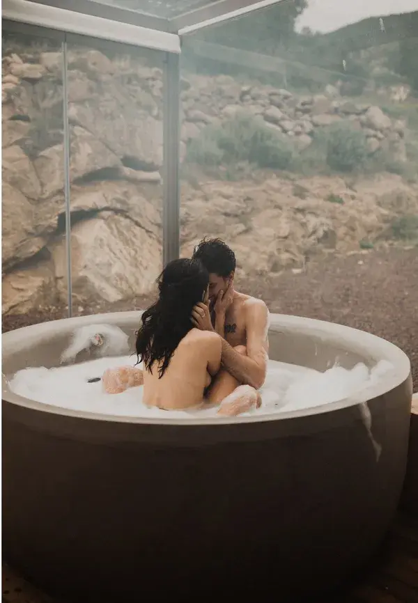 Hot tub couple shoot by Ginger's eyes photography