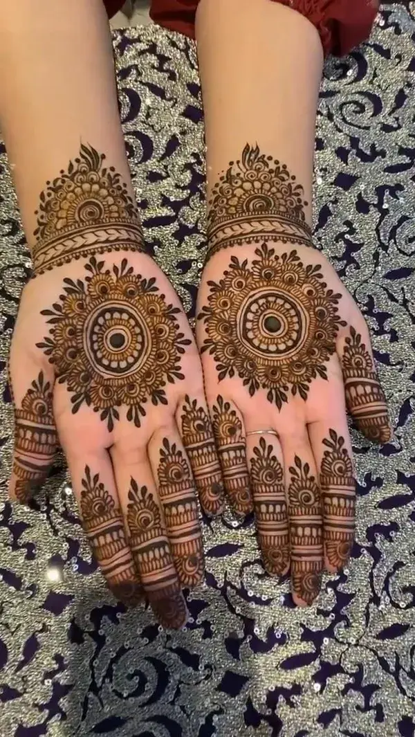 Simple round #mehndi designs.