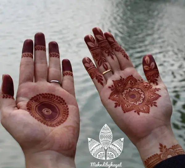 Simple Filled In Mehendi Chakkar With A Leaf Branch Outside