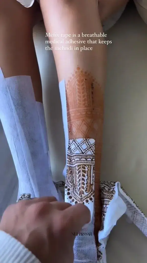 Here's an easy hack to get that perfect henna design without losing on your comfort ❤️