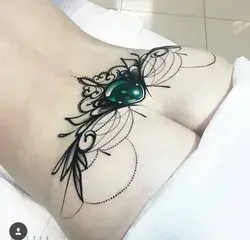 Woman jewelery tattoo