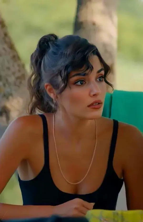 Hande Erçel 💕