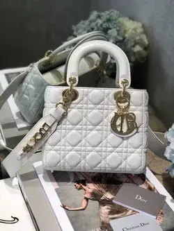 Dior handbags Dubai for order please contact me on WhatsApp 00971561722571