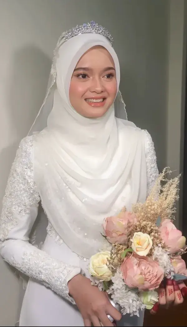 cute and stylist  wedding  hijab. Design