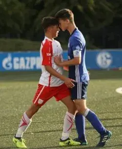 cutesoccerguys.tumblr.com