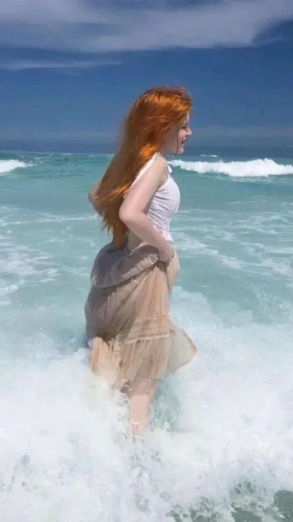 beautiful red haired girl in the sea 🧚🏻‍♀️