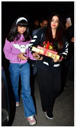 Aishwarya Rai Reacts As Paps Insist Her To Pose With Daughter, Aaradhya, Says, 'Arey Wah Direction!'