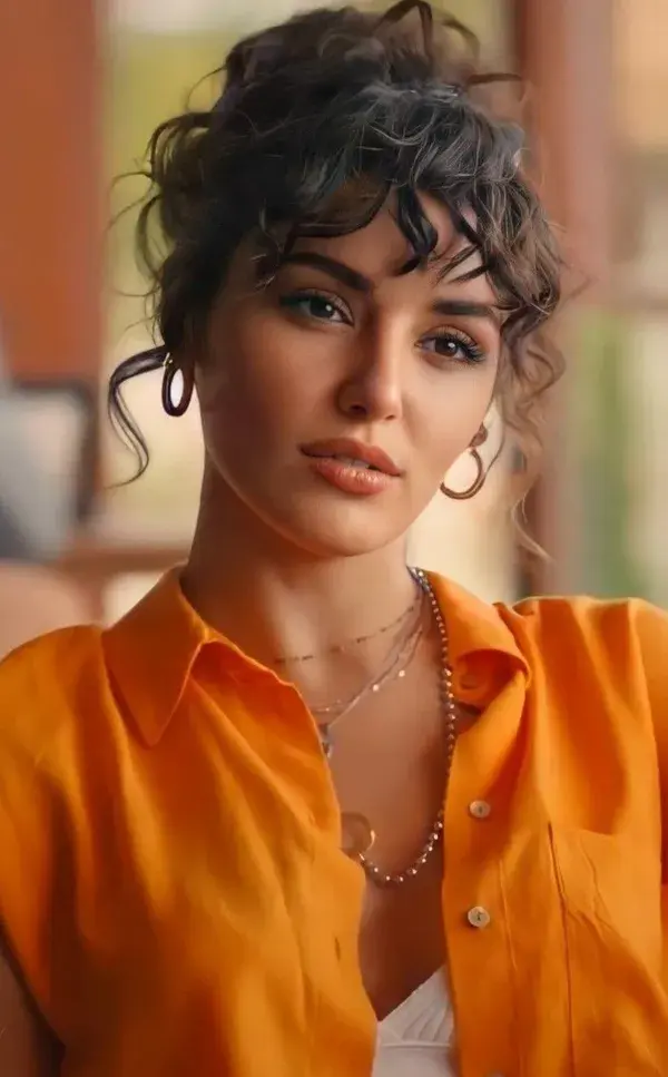 Hande Erçel @simonacalagreti73