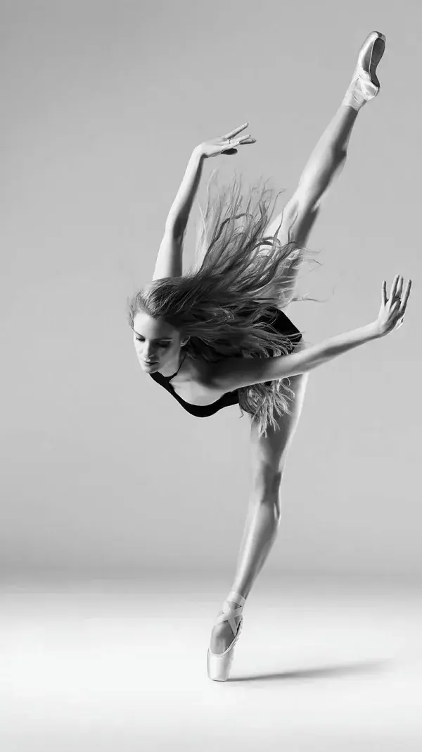 Ballet in Black & White: A Compilation of Ballerina Dance Photographs Set to Music