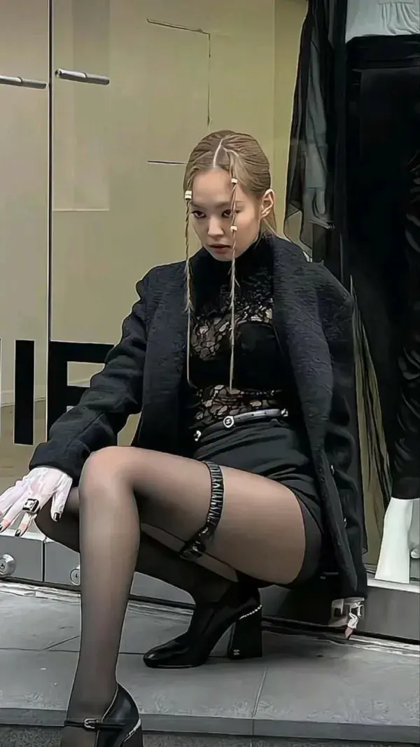 JENNIE KIM - HUMAN CHANEL