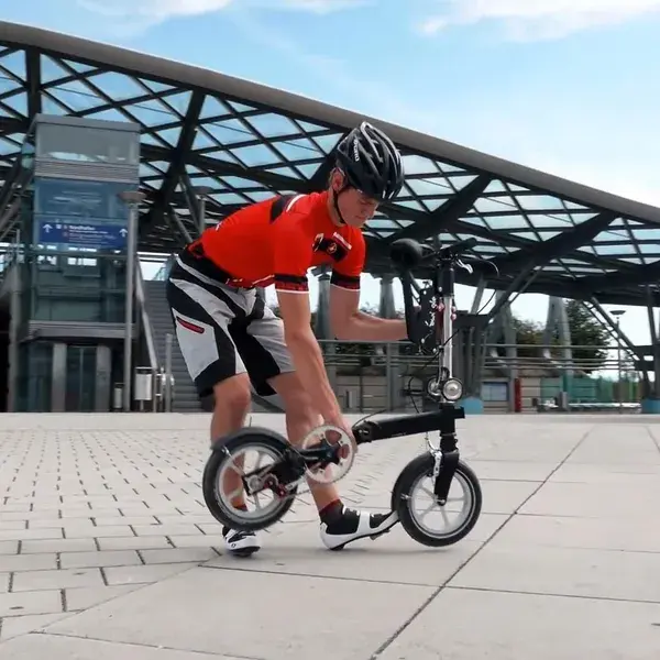 Esta bici portátil se dobla para llevarse donde sea