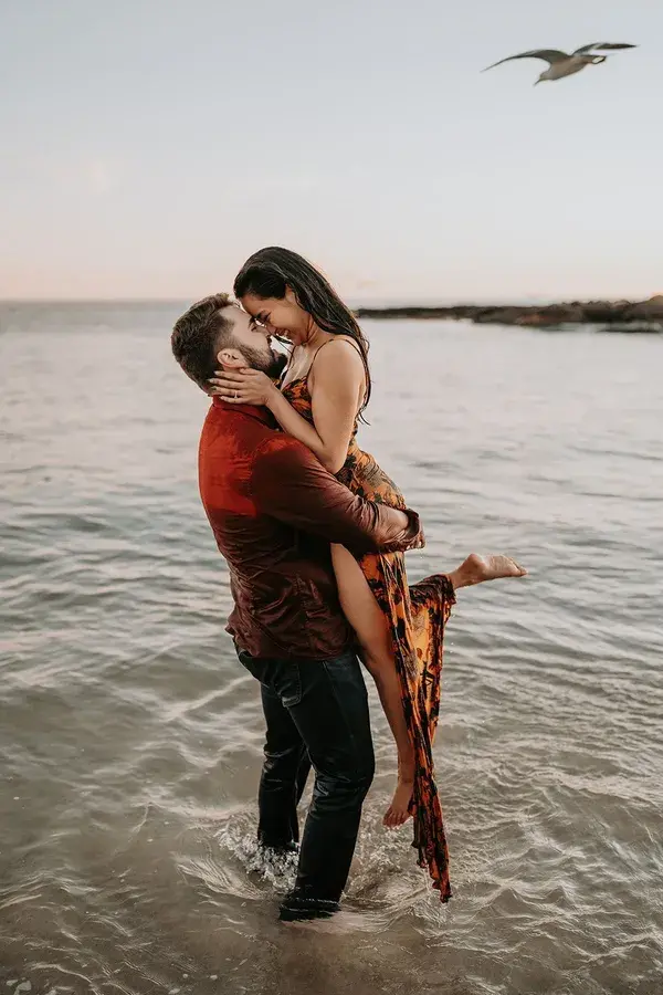 Intimate Engagement Photos at the Beach | Engagement Photos | Leia Caldwell Photography