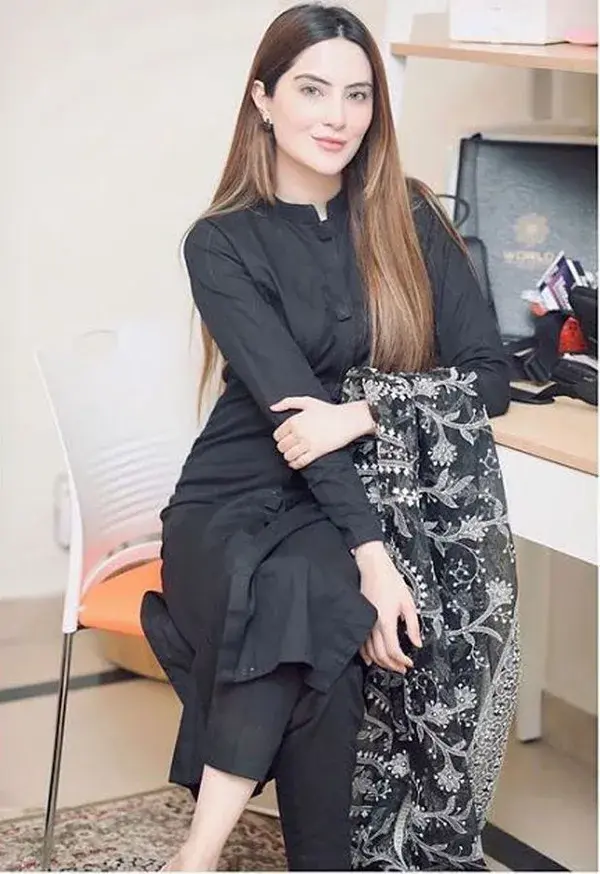 black kurti design plain with dupatta | black kurti design style pakistani | Black Kurti Design 2020