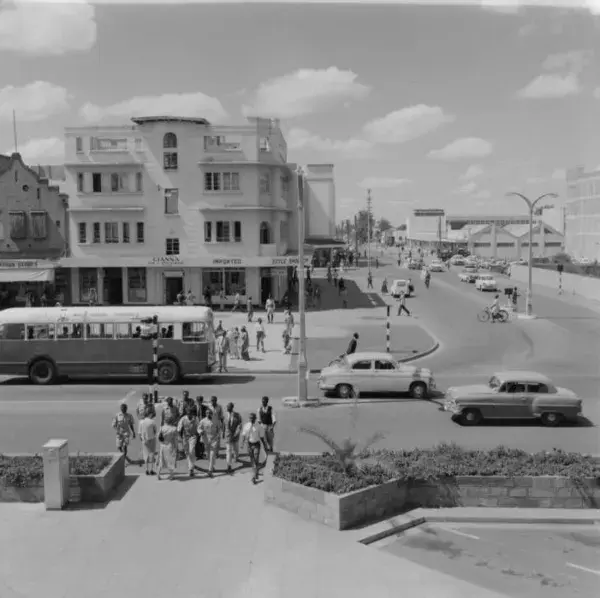 1957: Government Road (Moi Avenue), Nairobi.