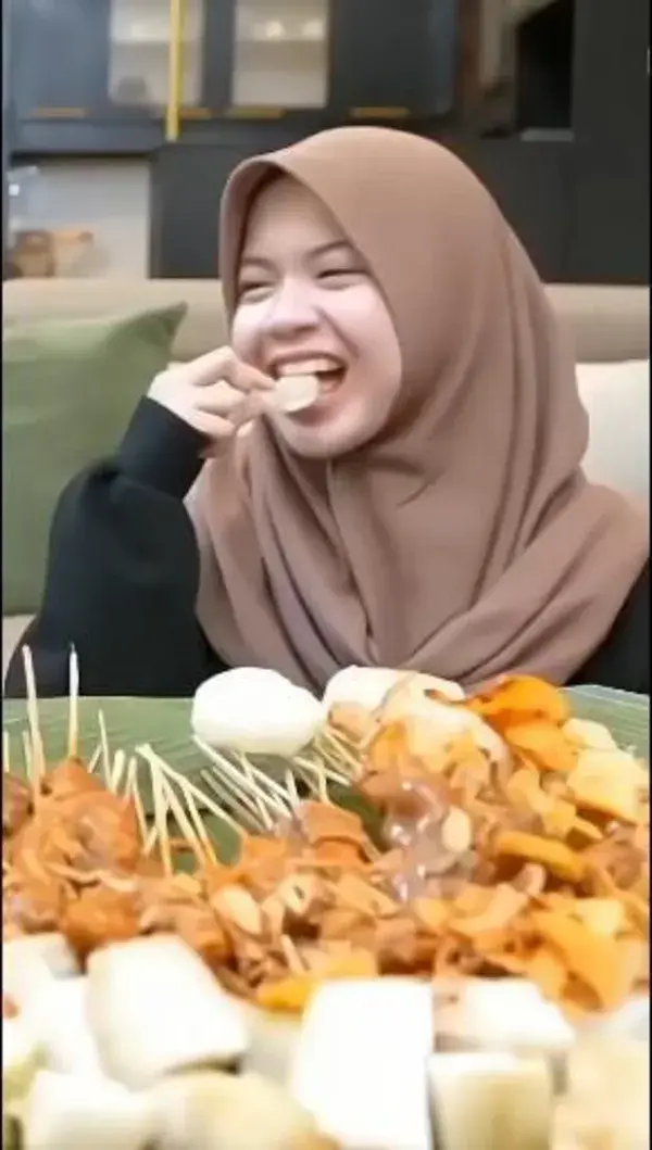 Una fuji eating fancam