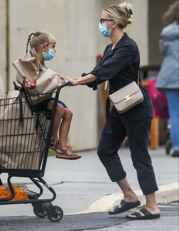 Scarlett Johansson with rose Dorothy 09/03/2020